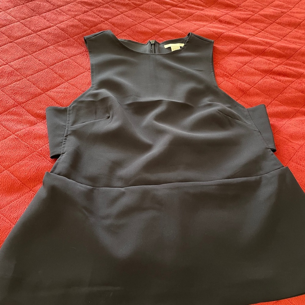 Side cutout, peplum-ish top